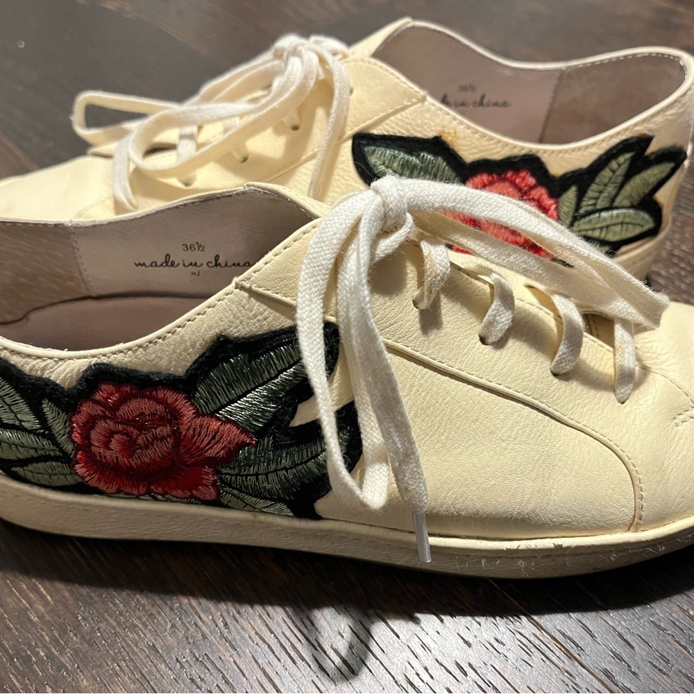 Designer flower embroidered Leather Sneakers 36.5